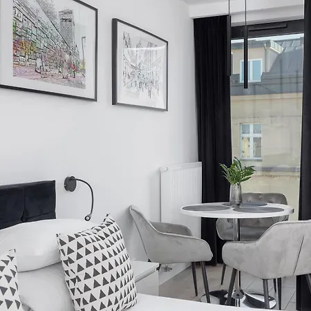 Selenite - Studio With Balcony & Ac - City Center *