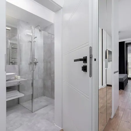 Apartamento Selenite - Studio With Balcony & Ac - City Center Cracovia
