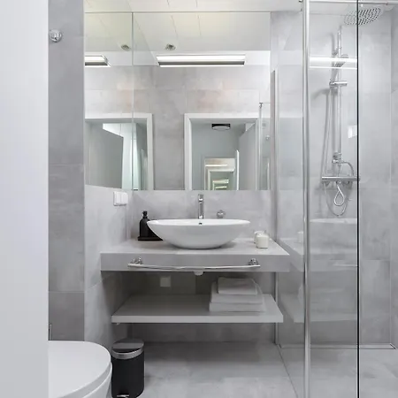 Selenite - Studio With Balcony & Ac - City Center Apartamento Cracovia