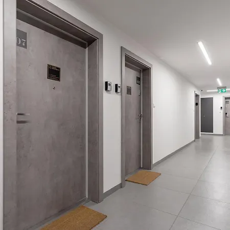 Apartamento Selenite - Studio With Balcony & Ac - City Center Cracovia