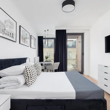 Apartman Center With A Balcony - Rajska 3